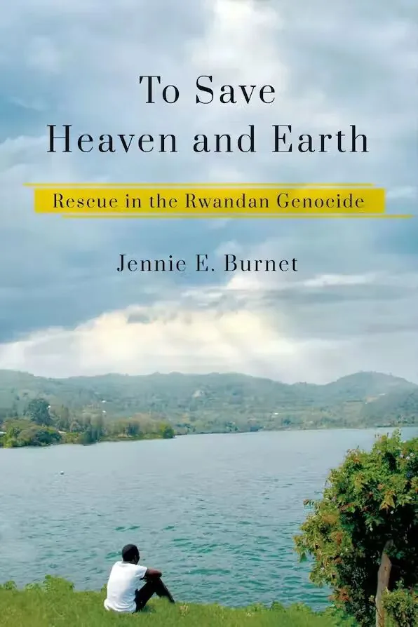 书影：《To Save Heaven and Earth: Rescue in the Rwandan Genocide》，作者珍妮·伯内特（Jennie E. Burnet），封面是一人坐在湖边草地上眺望对岸山丘，天空多云。