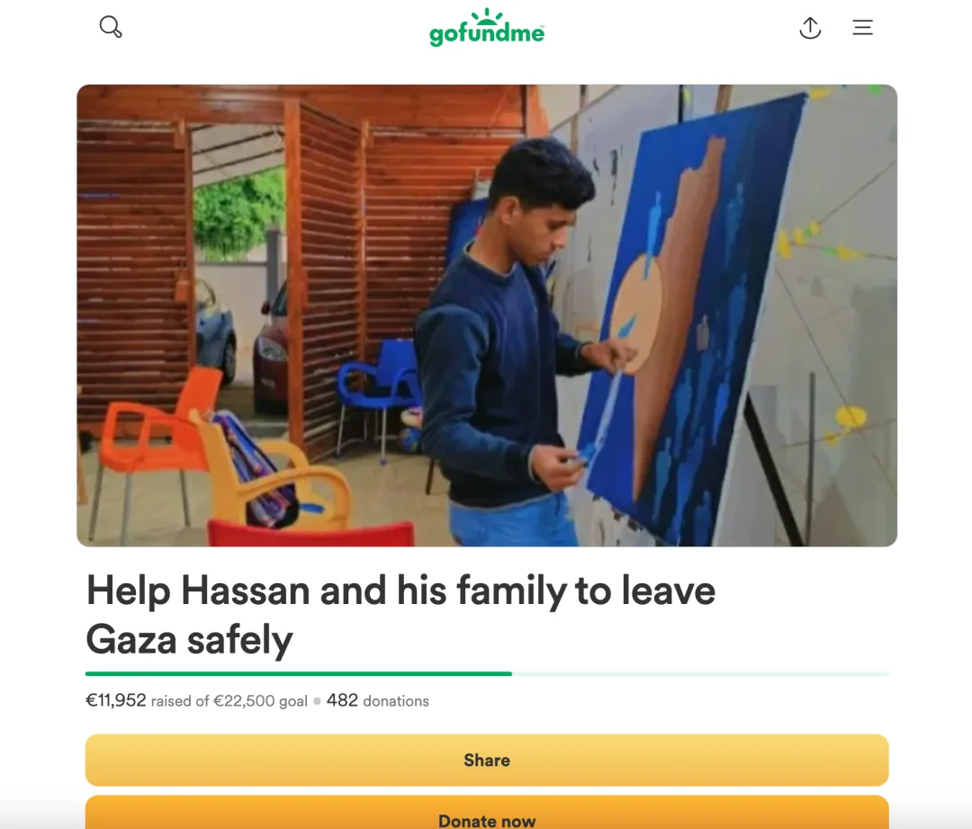 GoFundMe 筹款页面截屏,配图为哈桑站在一幅蓝色抽象画前作画,标题「Help Hassan and his family to leave Gaza safely」,已筹 €11,952,目标 €22,500,共 482 笔捐款。
