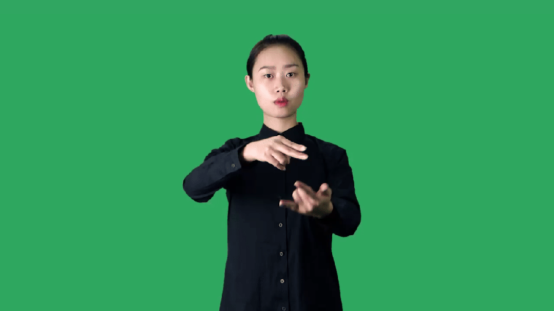 绿色背景视频截图:一名女子双手做出上下交替的搅动手势,模拟筷子在锅中涮动的重庆手语“火锅”动作。