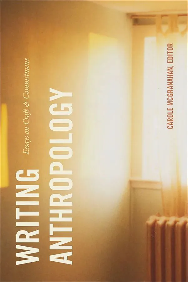 《Writing Anthropology: Essays on Craft and Commitment》封面,主编Carole McGranahan,背景是阳光透过窗帘洒入的室内一角,可见椅子与暖气片。