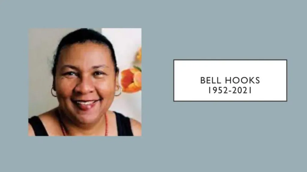 课件首页,左侧是bell hooks微笑照片,右侧白框内写着“BELL HOOKS 1952-2021”,背景为灰蓝色。