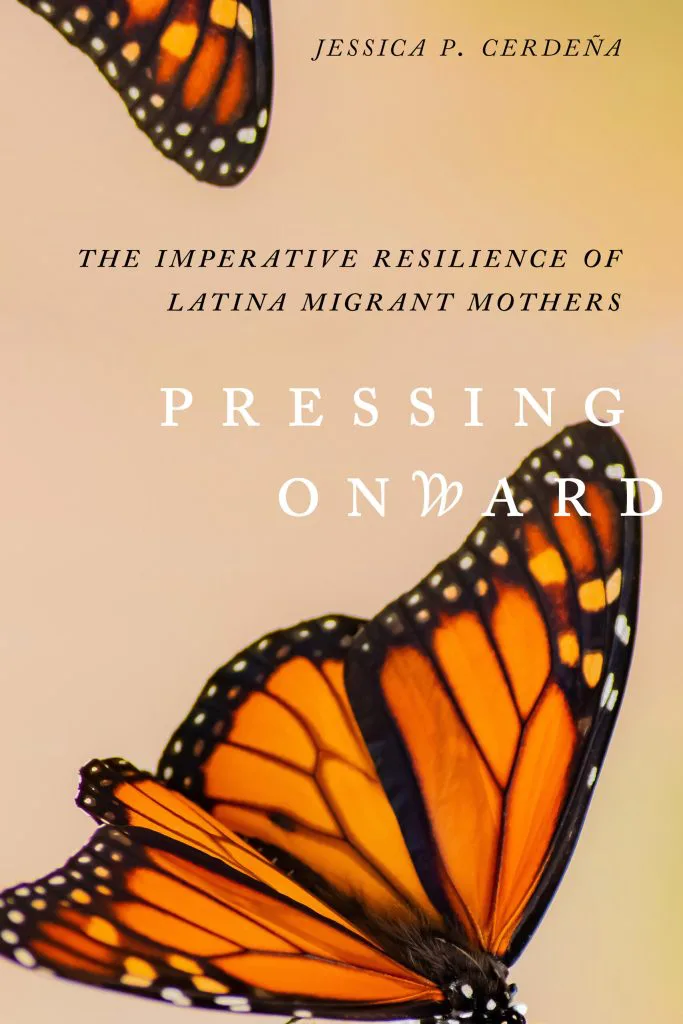 封面书名Pressing Onward：The Imperative Resilience of Latina Migrant Mothers，作者Jessica P. Cerdeña；画面是一只展翅的橙黑色帝王蝶特写。