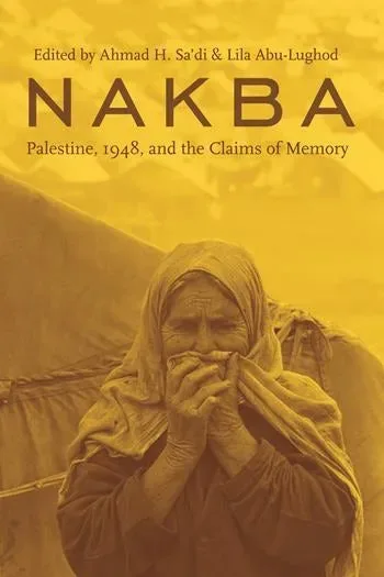 书封主标题 NAKBA,副标题 Palestine, 1948, and the Claims of Memory,编者 Ahmad H. Sa'di 与 Lila Abu-Lughod;整体为黄褐色调,配一位头戴头巾、双手掩面的老年女性照片。