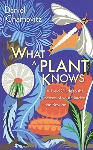 封面为紫色底，绘蜻蜓、蒲公英、花卉等昆虫植物插画，书名《What a Plant Knows》，副标题「A Field Guide to the Senses of your Garden – and Beyond」，作者署名 Daniel Chamovitz。